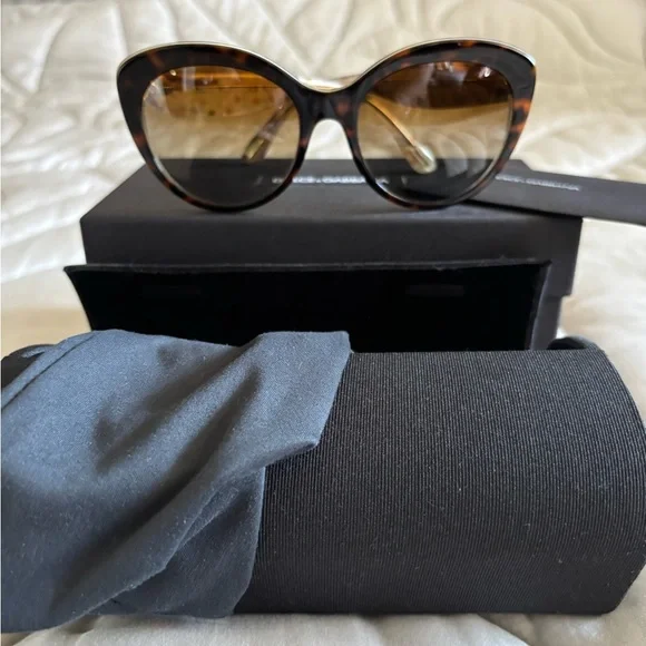 Dolce & Gabbana Women\'s Sunglasses Oversized Square Queen DG4328 52-24-135 Dolce & Gabbana | Accessories | Dolcegabbana Authentic  main image 3